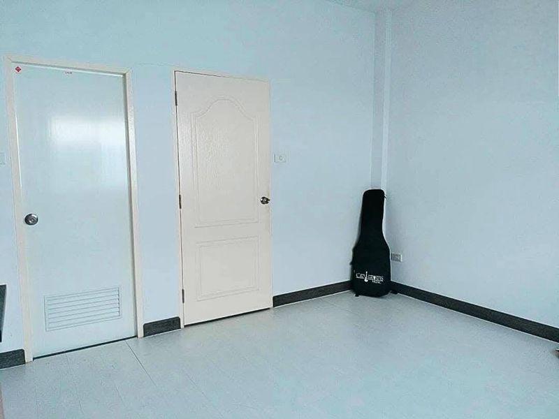 ให้เช่า ทาวน์โฮม 2ชั้น มบ.บางแสนวัลเลย์ ถ.เหลี่ยงหนองมน