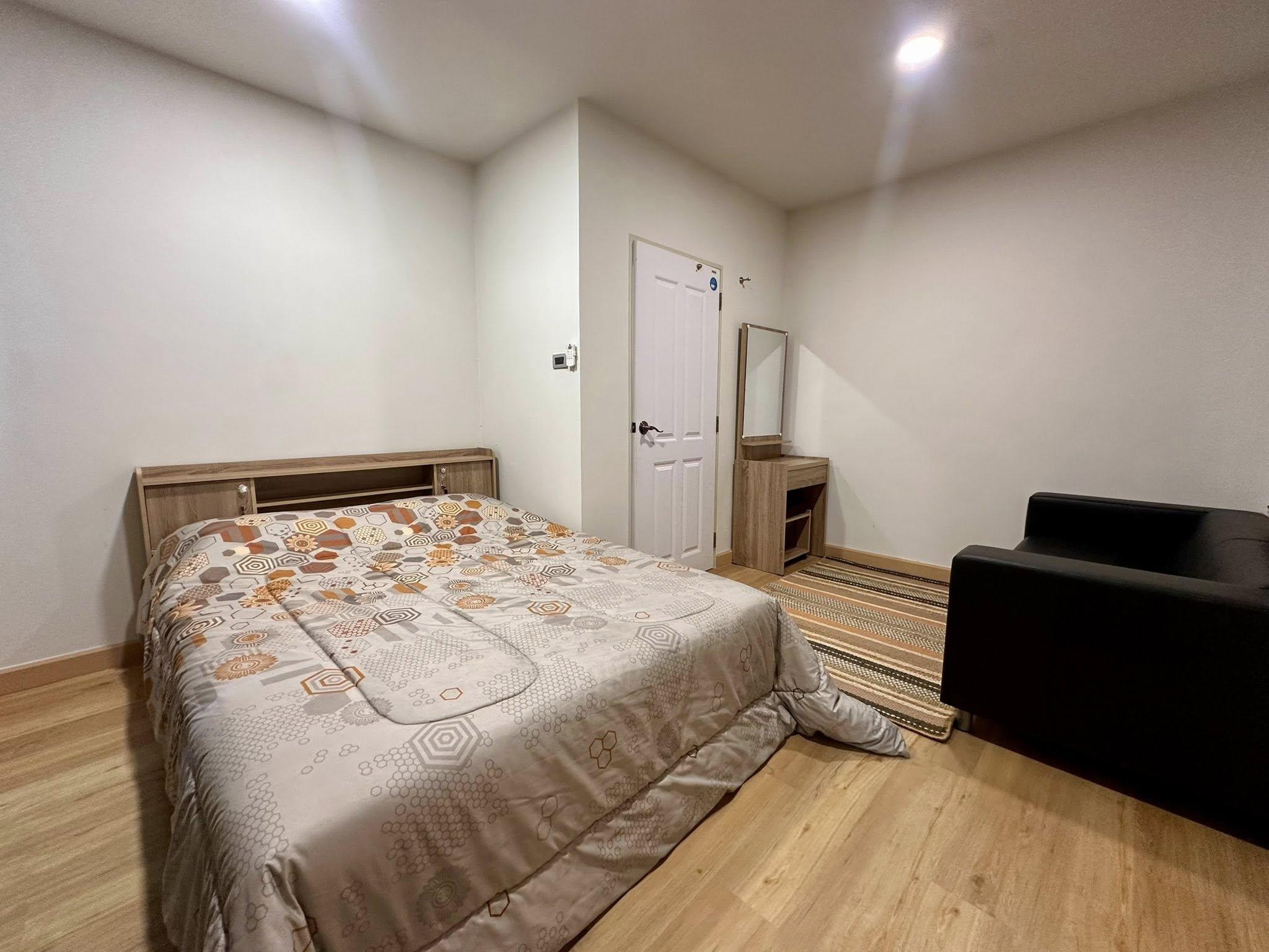 ให้เช่า บ้านเดี่ยวหลังใหญ่ | หมู่บ้าน วอตเตอร์ฟร้อน หนองค้อ  ชลบุรี