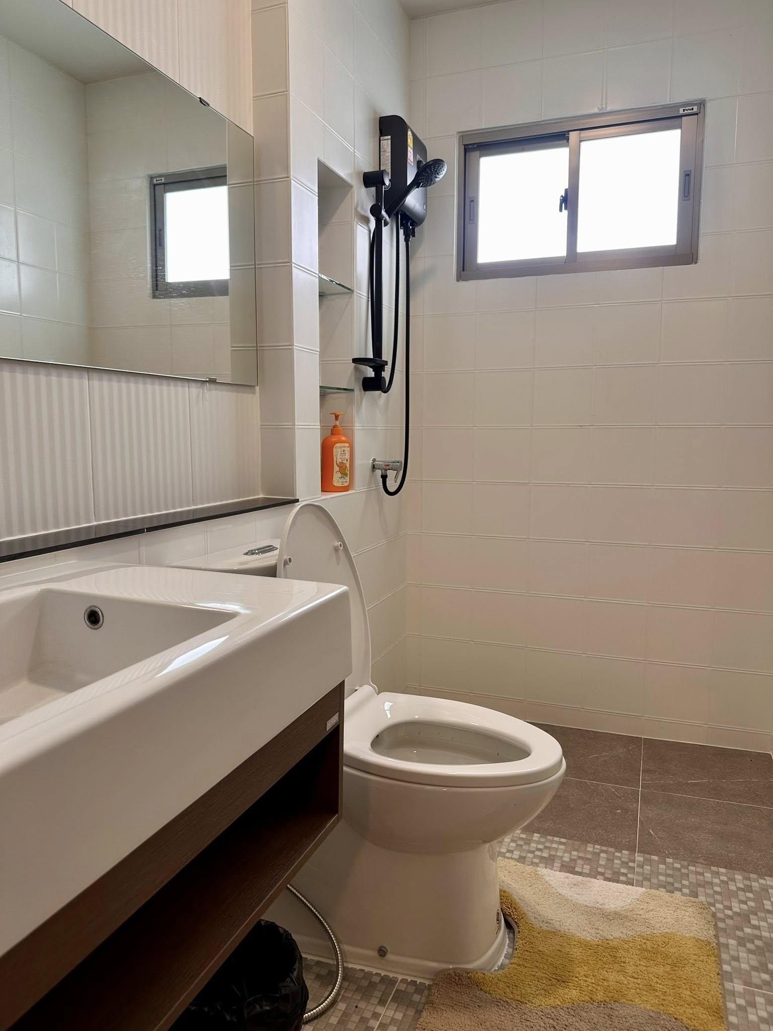 ให้เช่า บ้านเดี่ยวหลังใหญ่ | หมู่บ้าน วอตเตอร์ฟร้อน หนองค้อ  ชลบุรี