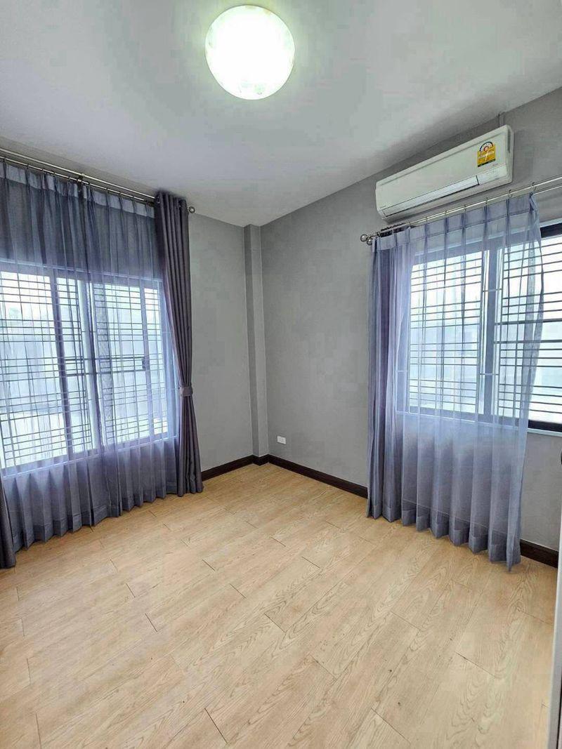 ขายบ้านมือสอง พร้อมเฟอร์นิเจอร์บิ้วท์อิน+แอร์  หมู่บ้าน อนัญญา การ์เด้น ฮิลล์