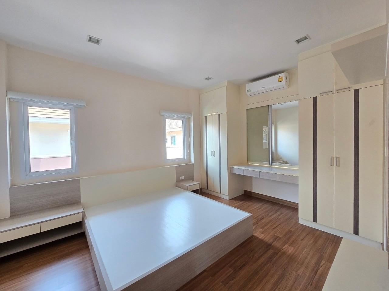 ขายบ้านเดี่ยว 2ชั้น หลังใหญ่ หลังริม หมู่บ้านมณีรินทร์ กรีน พาร์ค อ่างศิลา