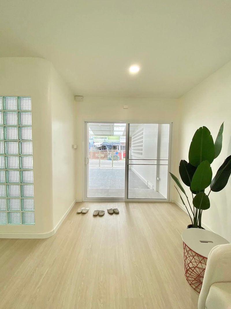 ขายบ้านใจกลางเมืองชลบุรี สไตล์คาเฟ่