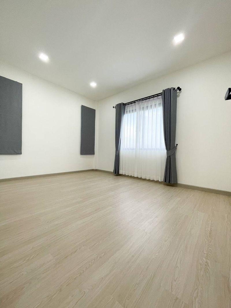 บ้าน สไตล์อังกฤษ ผสมผสามด้วยความทันสมัย  Luxury Home. ศรีราชา-อัสสัมชัญ   พิกัดใกล้เจปาร์ค ศรีราชา