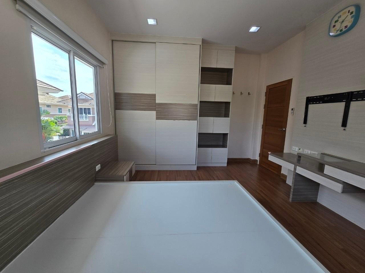 ขายบ้านเดี่ยว 2ชั้น หลังใหญ่ หลังริม หมู่บ้านมณีรินทร์ กรีน พาร์ค อ่างศิลา