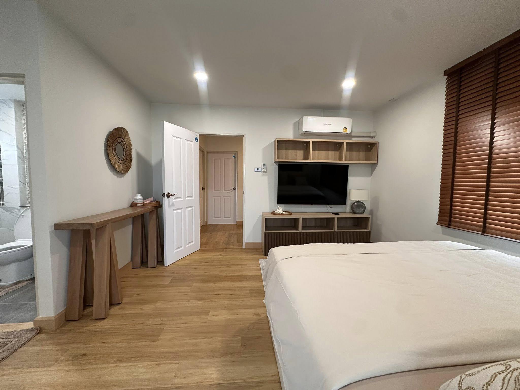 ให้เช่า บ้านเดี่ยวหลังใหญ่ | หมู่บ้าน วอตเตอร์ฟร้อน หนองค้อ  ชลบุรี