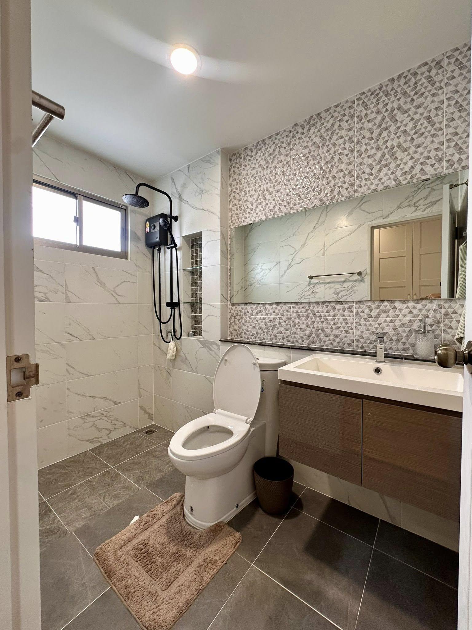 ให้เช่า บ้านเดี่ยวหลังใหญ่ | หมู่บ้าน วอตเตอร์ฟร้อน หนองค้อ  ชลบุรี