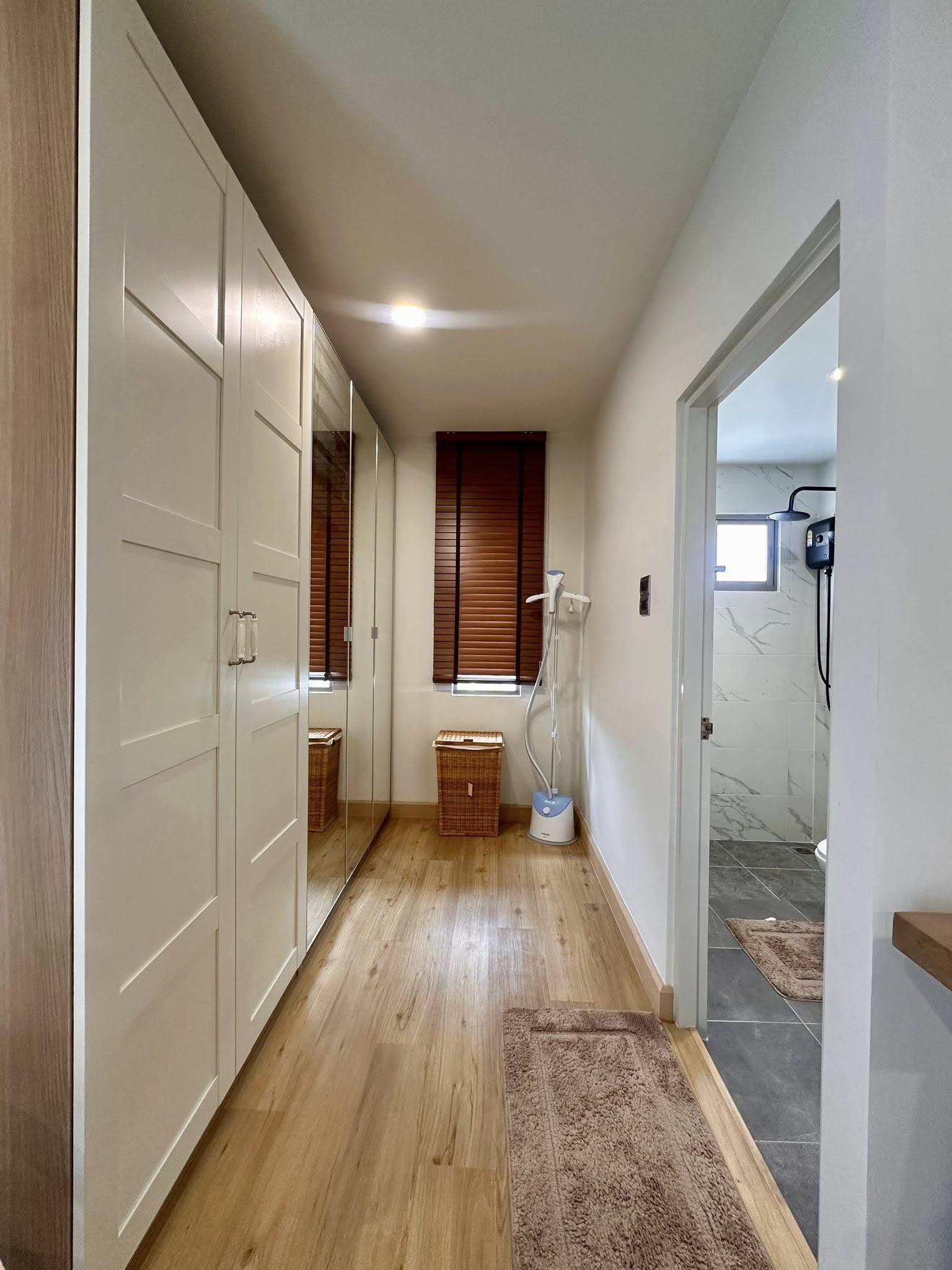 ให้เช่า บ้านเดี่ยวหลังใหญ่ | หมู่บ้าน วอตเตอร์ฟร้อน หนองค้อ  ชลบุรี