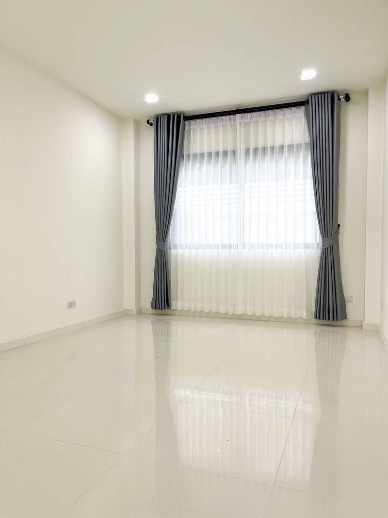 บ้าน สไตล์อังกฤษ ผสมผสามด้วยความทันสมัย  Luxury Home. ศรีราชา-อัสสัมชัญ   พิกัดใกล้เจปาร์ค ศรีราชา