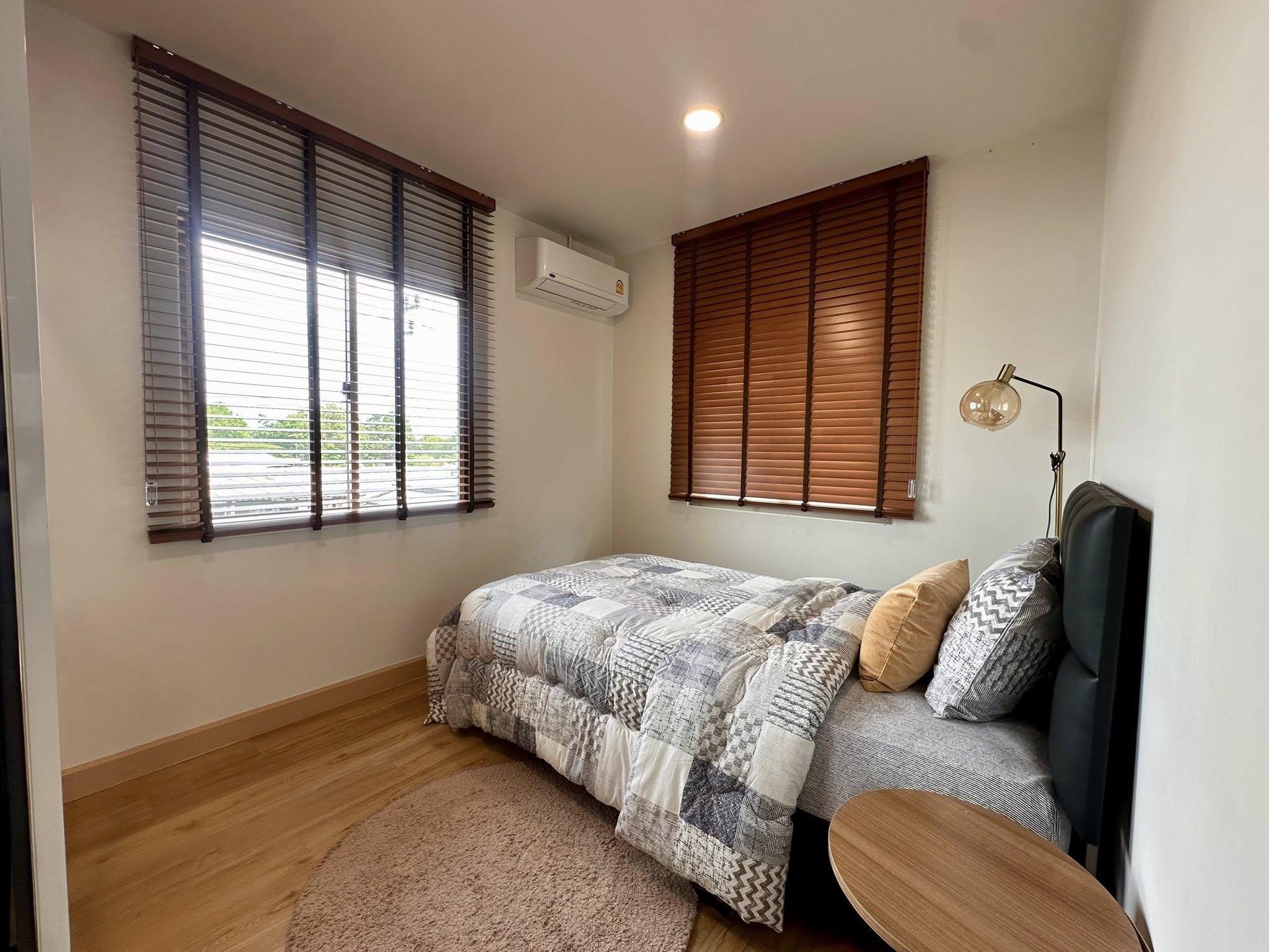 ให้เช่า บ้านเดี่ยวหลังใหญ่ | หมู่บ้าน วอตเตอร์ฟร้อน หนองค้อ  ชลบุรี