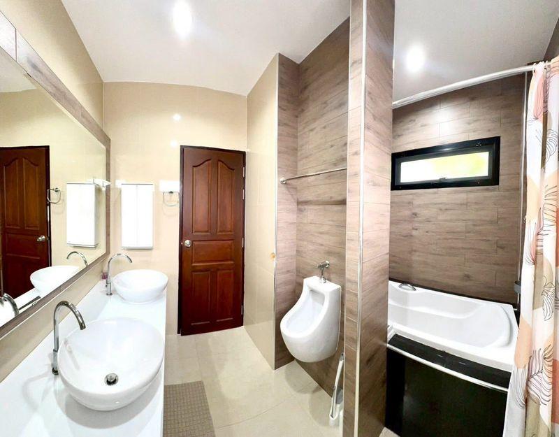 For Sale / For Rent – The Complete Sriracha