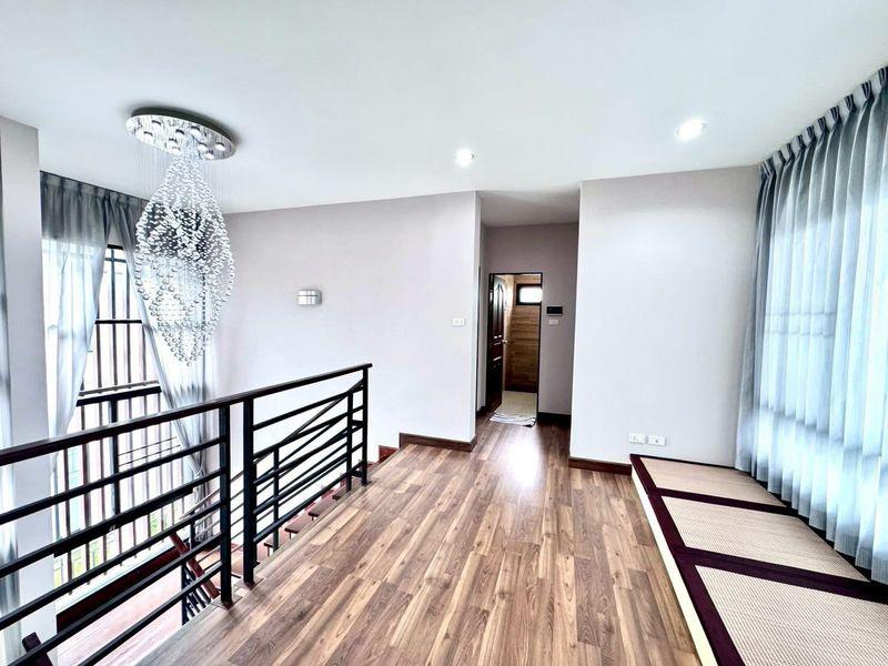 For Sale / For Rent – The Complete Sriracha