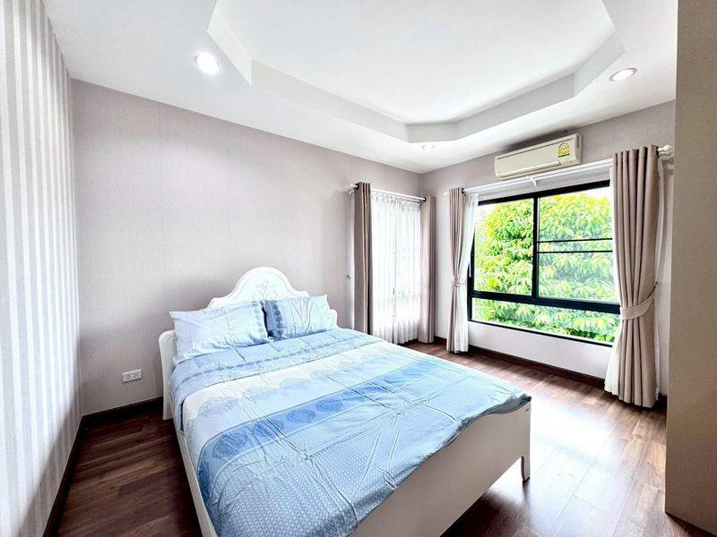 For Sale / For Rent – The Complete Sriracha