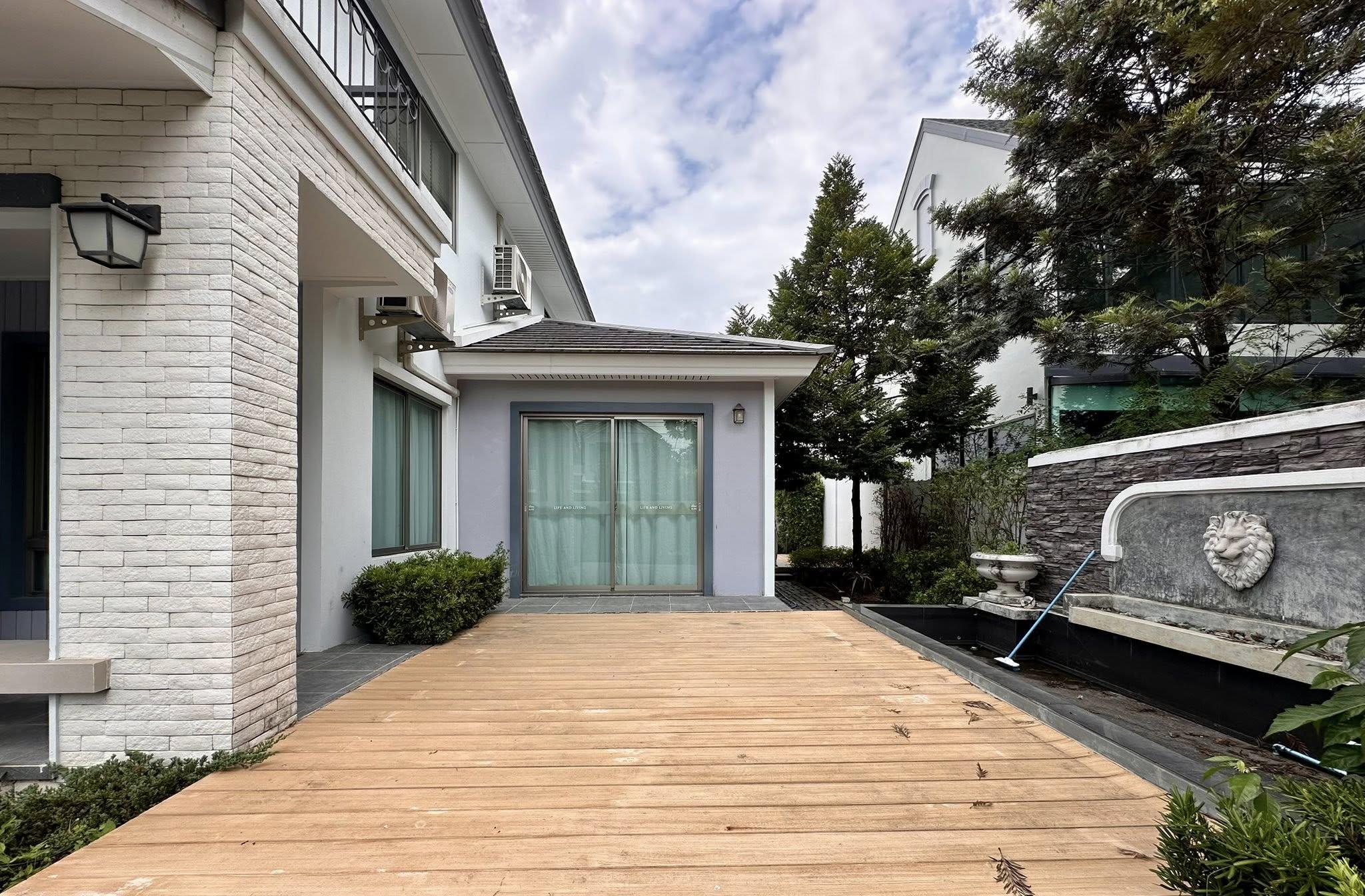 ให้เช่า บ้านเดี่ยวหลังใหญ่ | หมู่บ้าน วอตเตอร์ฟร้อน หนองค้อ  ชลบุรี