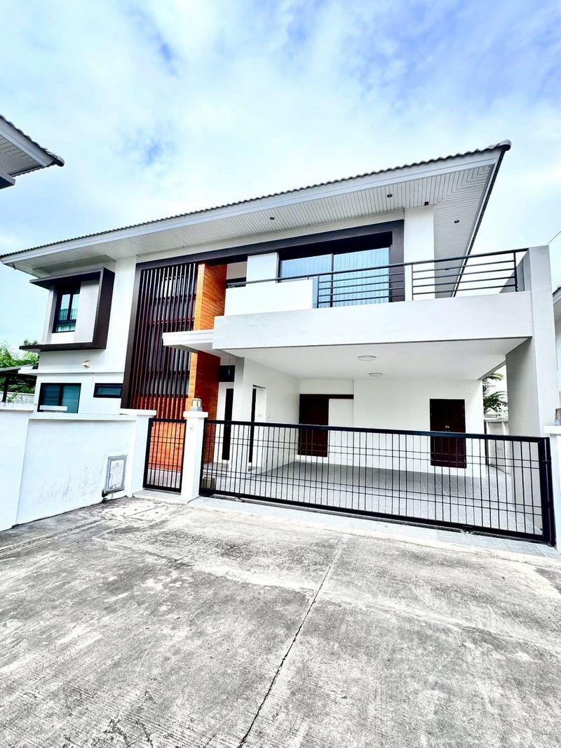 For Sale / For Rent – The Complete Sriracha