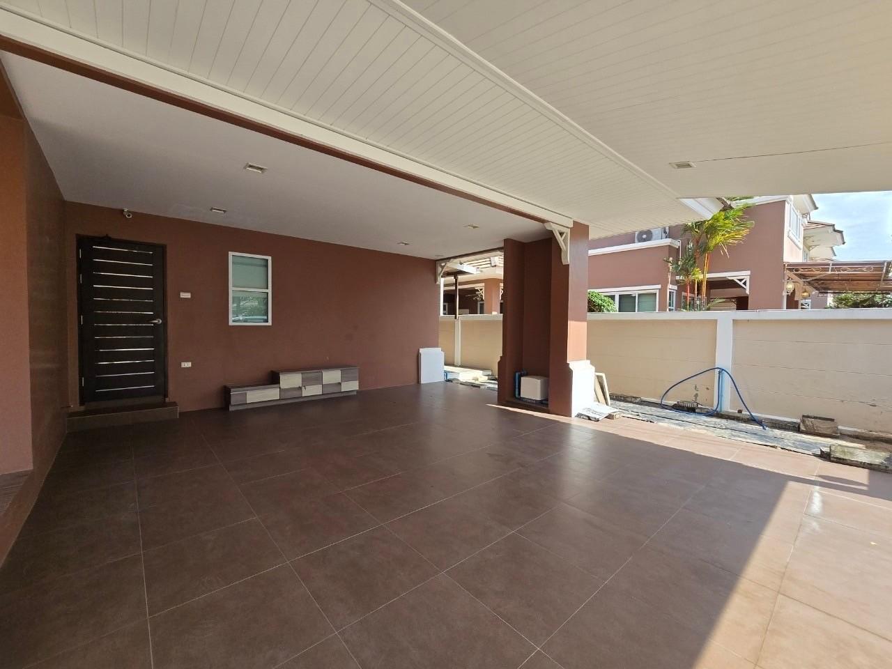 ขายบ้านเดี่ยว 2ชั้น หลังใหญ่ หลังริม หมู่บ้านมณีรินทร์ กรีน พาร์ค อ่างศิลา