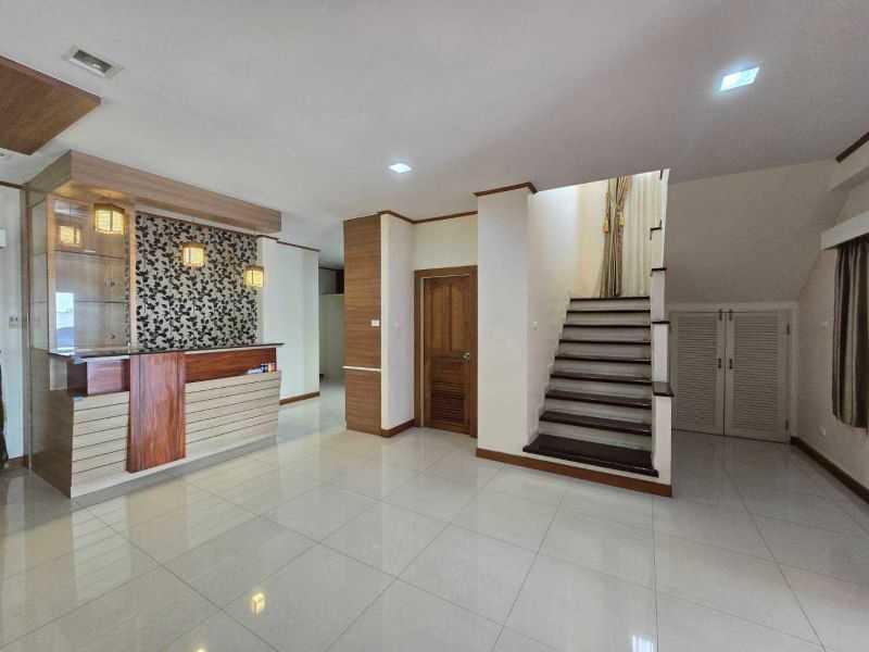 บ้านหรูให้เช่า | หมู่บ้าน แกรนด์มณีรินทร์ สามมุข - บางแสน