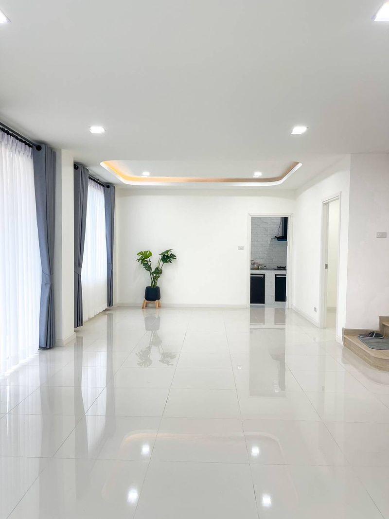 บ้าน สไตล์อังกฤษ ผสมผสามด้วยความทันสมัย  Luxury Home. ศรีราชา-อัสสัมชัญ   พิกัดใกล้เจปาร์ค ศรีราชา