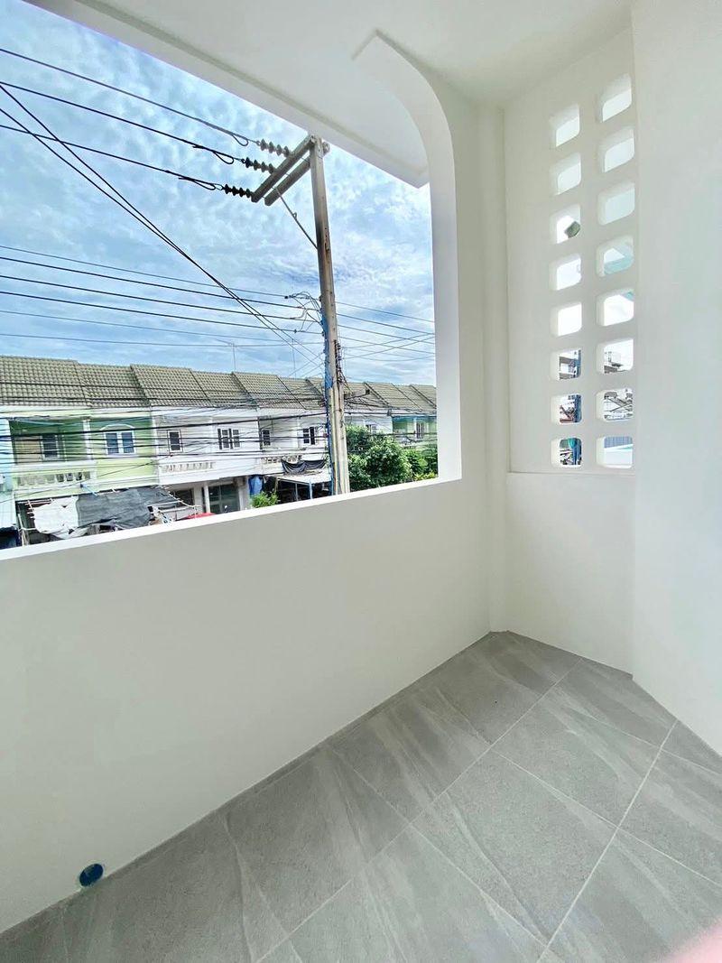 ขายบ้านใจกลางเมืองชลบุรี สไตล์คาเฟ่