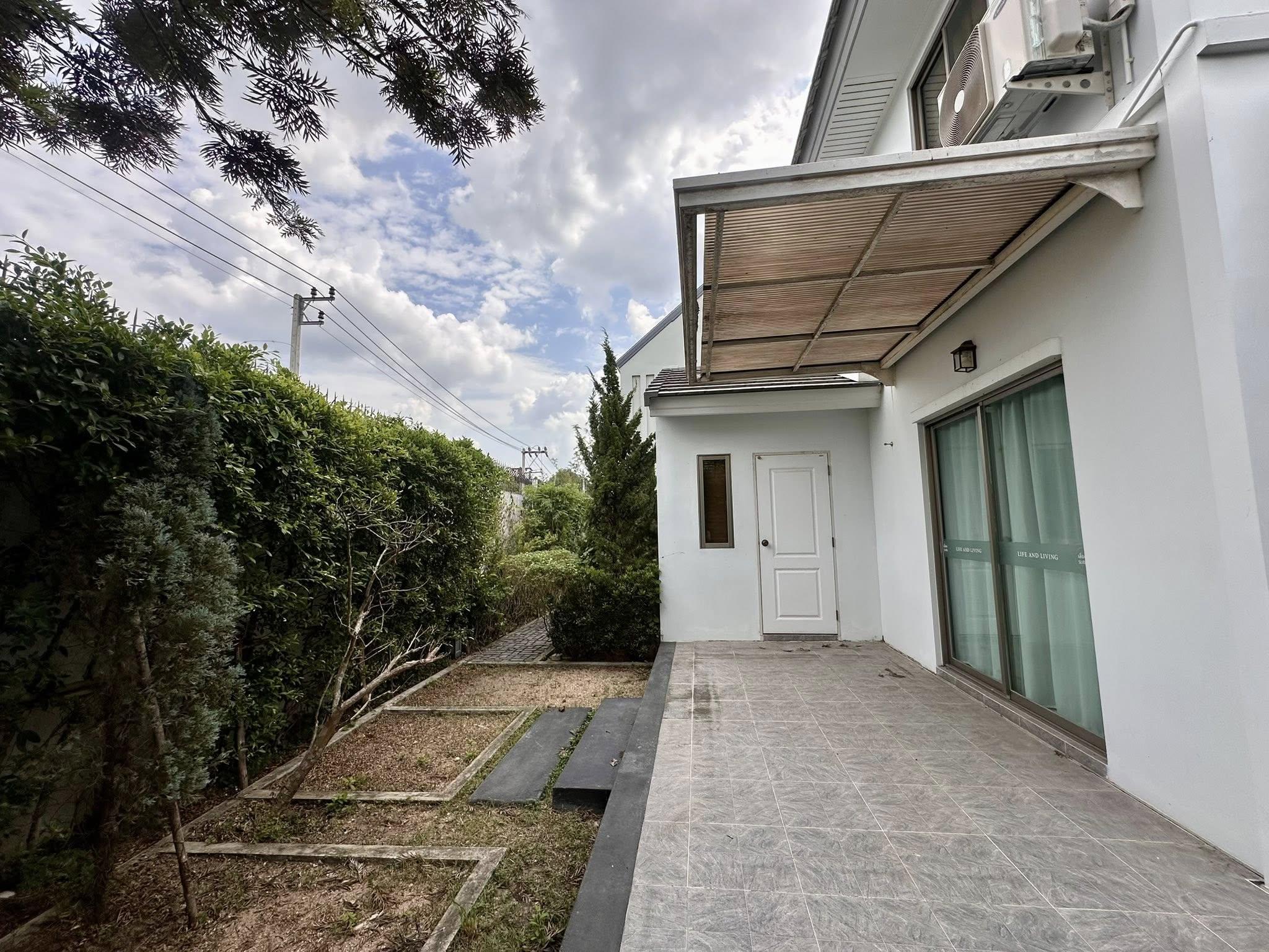 ให้เช่า บ้านเดี่ยวหลังใหญ่ | หมู่บ้าน วอตเตอร์ฟร้อน หนองค้อ  ชลบุรี