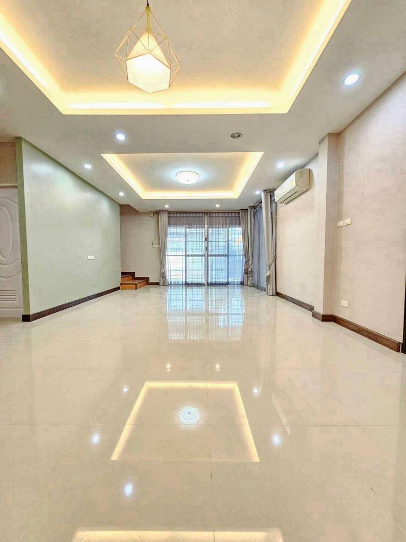 ขายบ้านมือสอง พร้อมเฟอร์นิเจอร์บิ้วท์อิน+แอร์  หมู่บ้าน อนัญญา การ์เด้น ฮิลล์