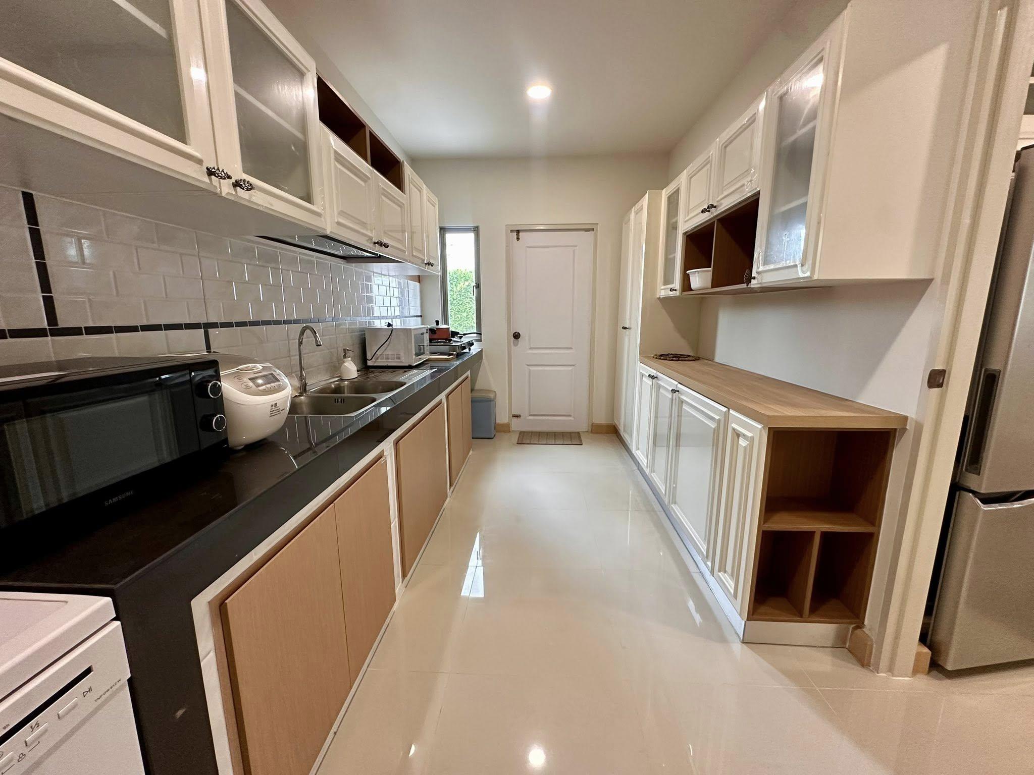 ให้เช่า บ้านเดี่ยวหลังใหญ่ | หมู่บ้าน วอตเตอร์ฟร้อน หนองค้อ  ชลบุรี