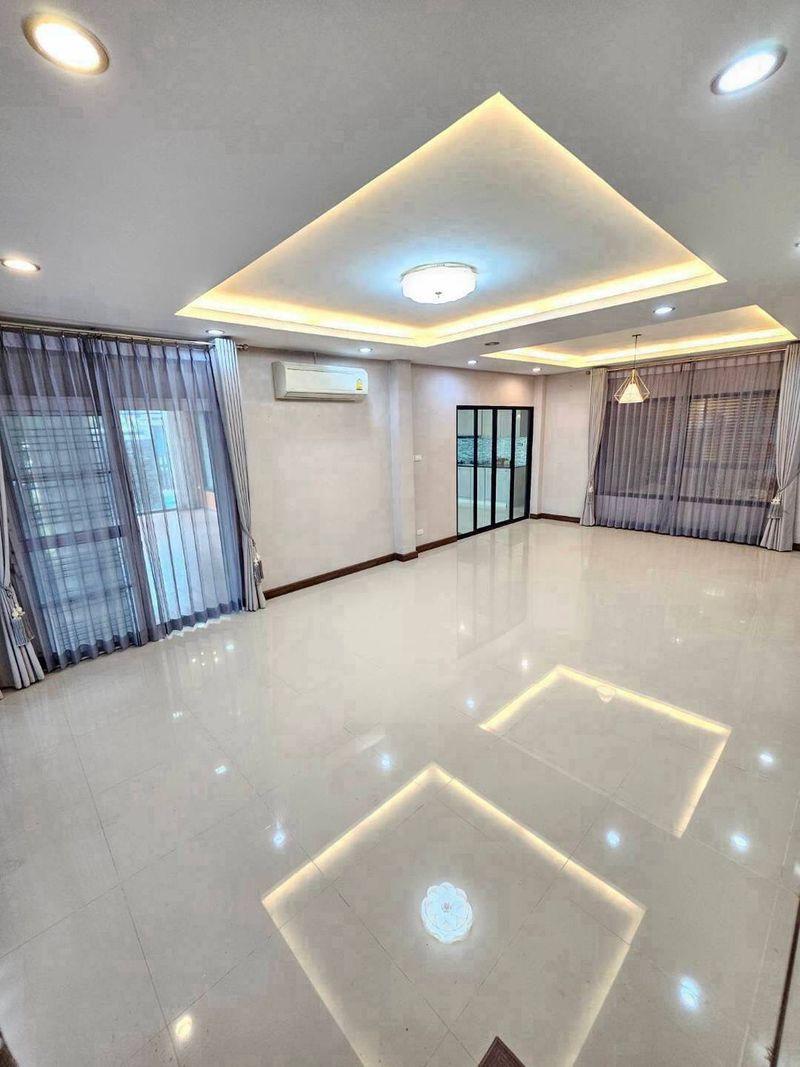 ขายบ้านมือสอง พร้อมเฟอร์นิเจอร์บิ้วท์อิน+แอร์  หมู่บ้าน อนัญญา การ์เด้น ฮิลล์