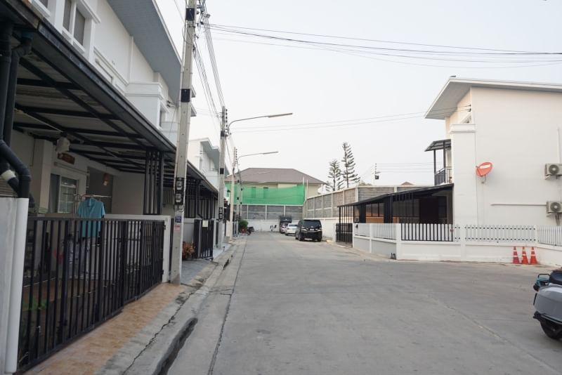 ขายด่วน!! ทาวน์โฮม 2 ชั้น  บางแสนวัลเลย์ (Bangsan Valley)